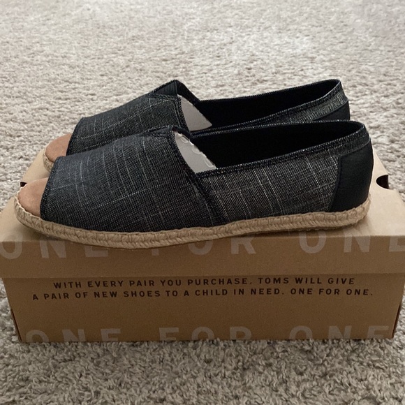 Tom’s Open Toe Shoes - Picture 2 of 3
